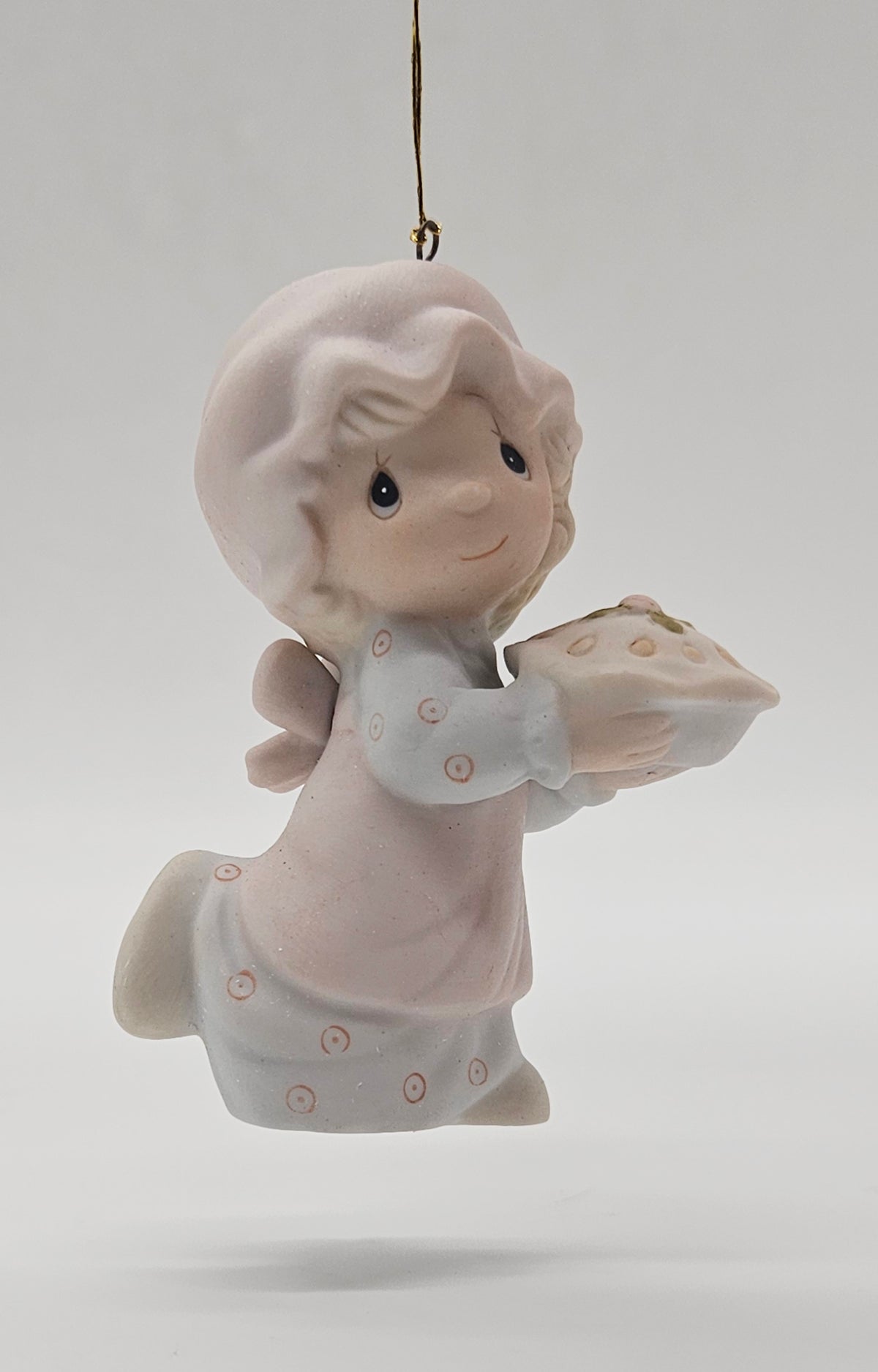 1982 Dropping Over for Christmas E-2376 — ornament close-up