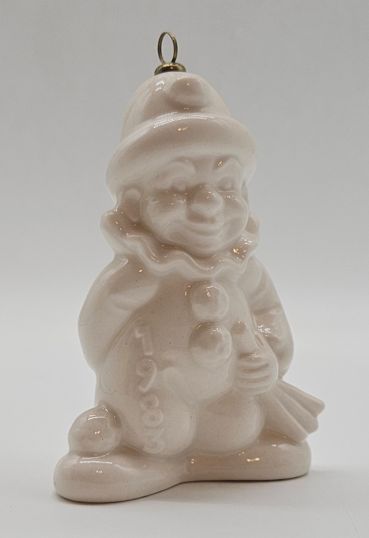 Goebel – “Annual Clown Sixth Edition White” — ornament view