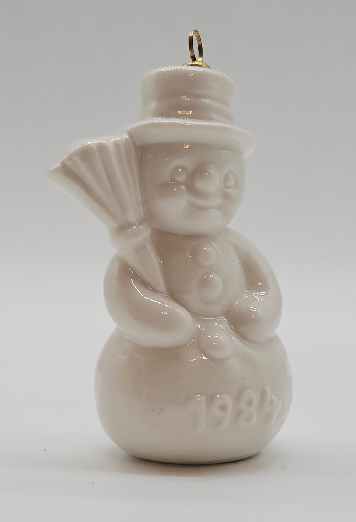 Goebel – “Annual Snowman Seventh Edition White” — ornament view