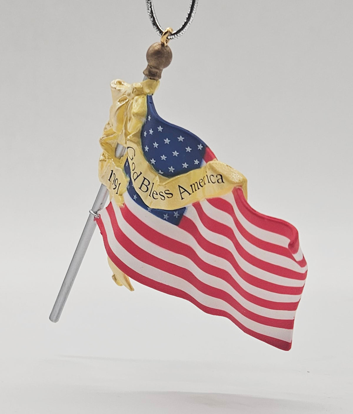 Hallmark Keepsake – “Flag of Liberty” — ornament view