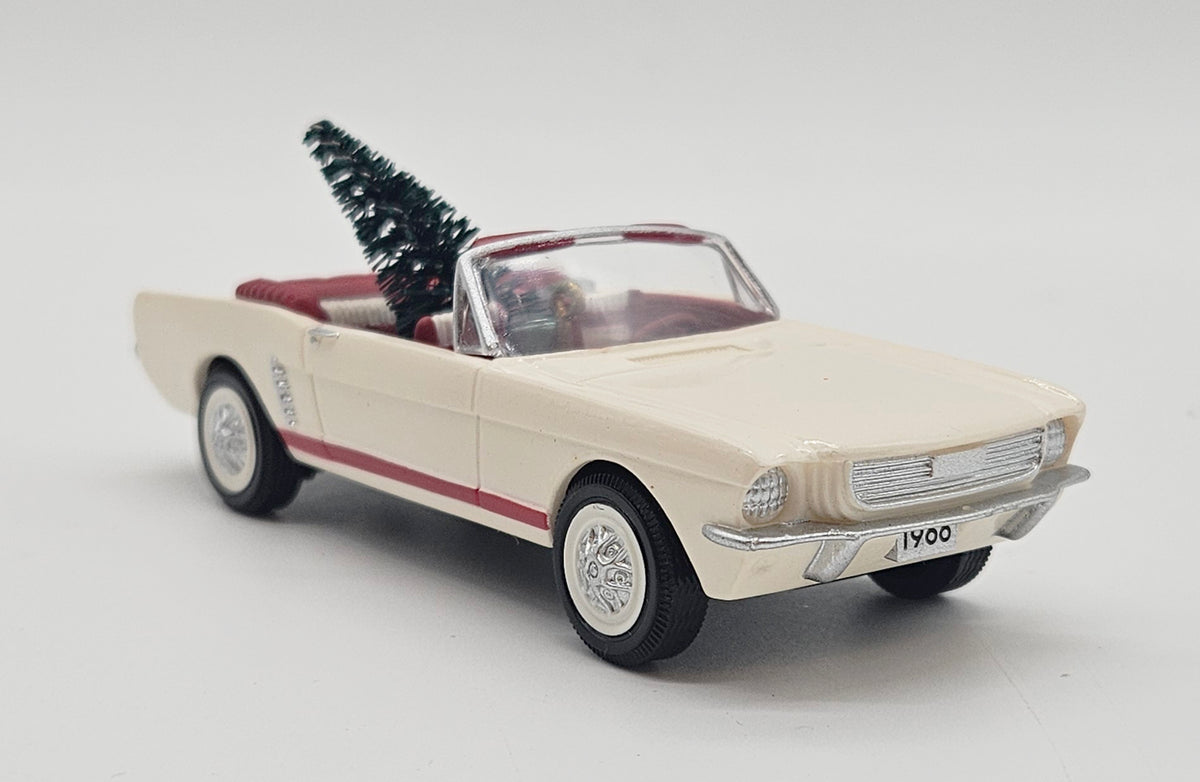 Hallmark Keepsake – “Classic American Cars 1966 Mustang” — ornament view