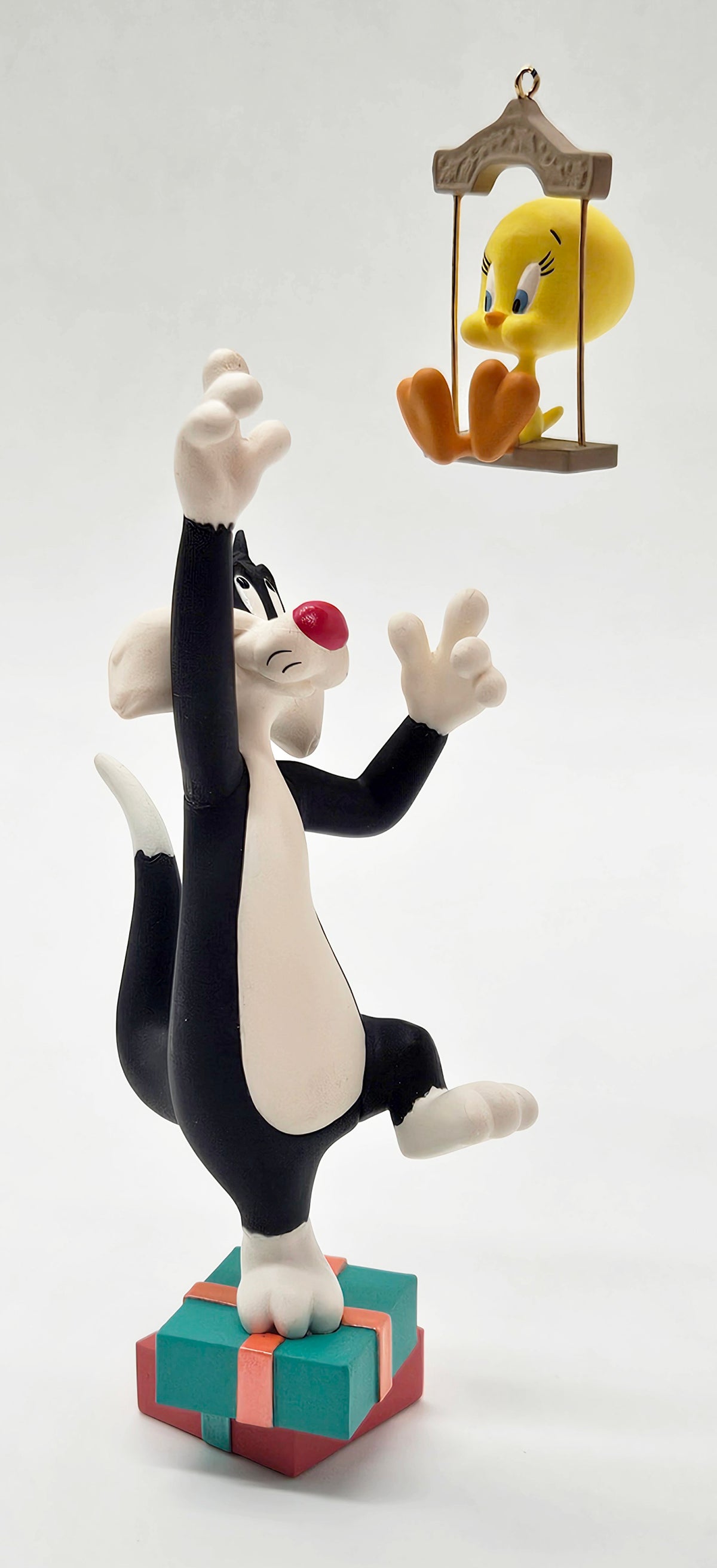 Hallmark Keepsake – “Sylvester and Tweety” — ornament view