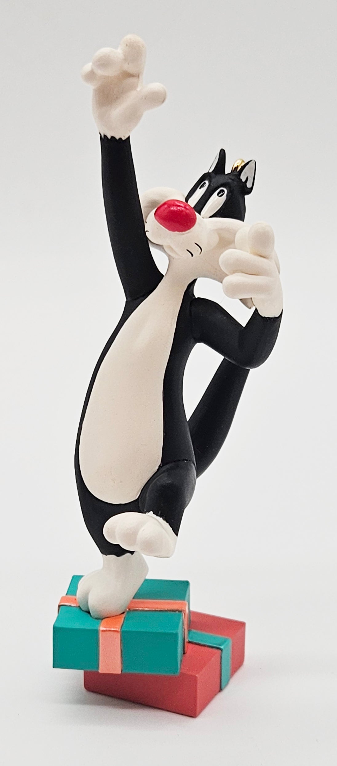 Hallmark Keepsake – “Sylvester and Tweety” — ornament view