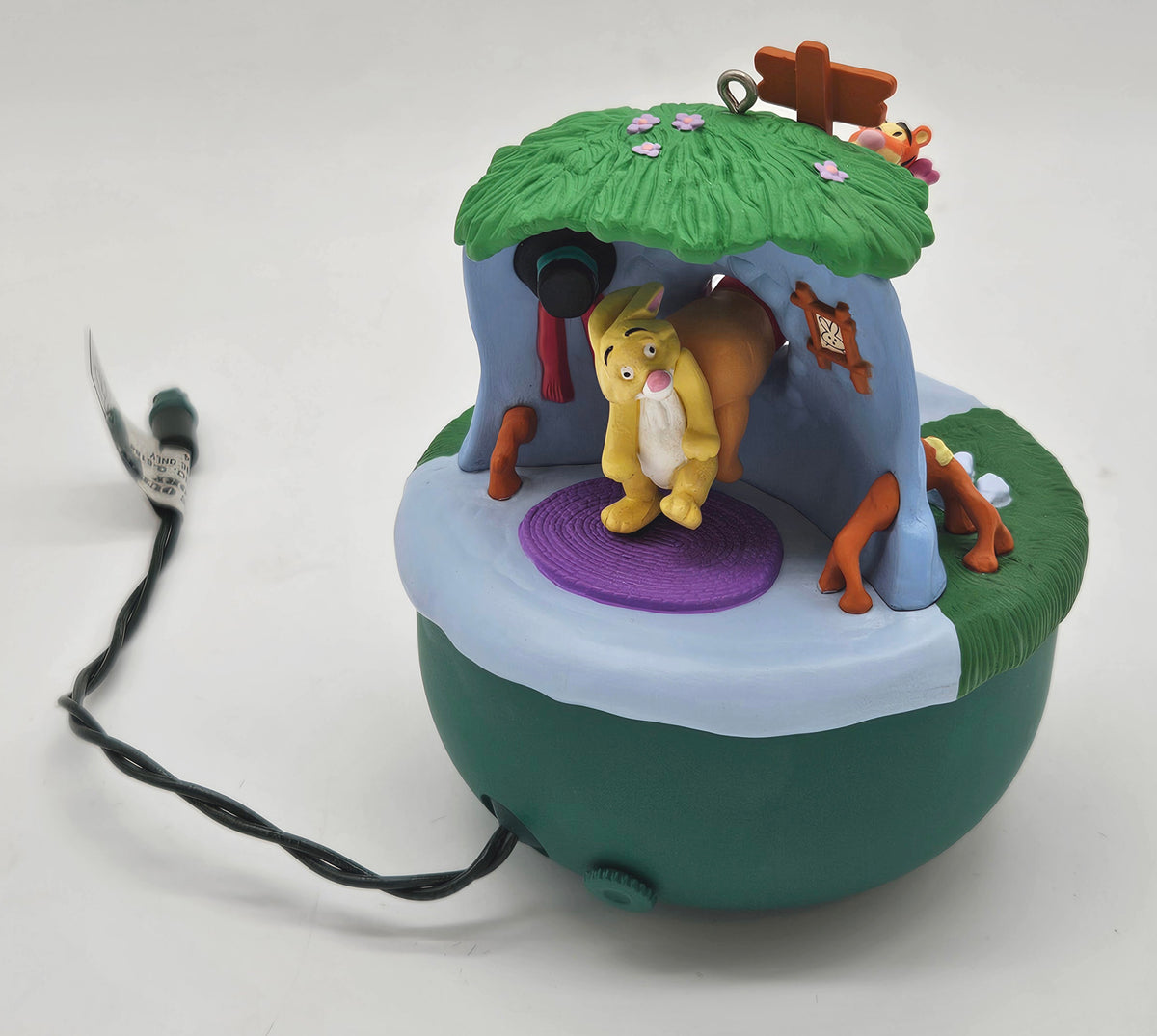 Hallmark Keepsake – “Winnie the Pooh Too Much Hunny” — ornament view