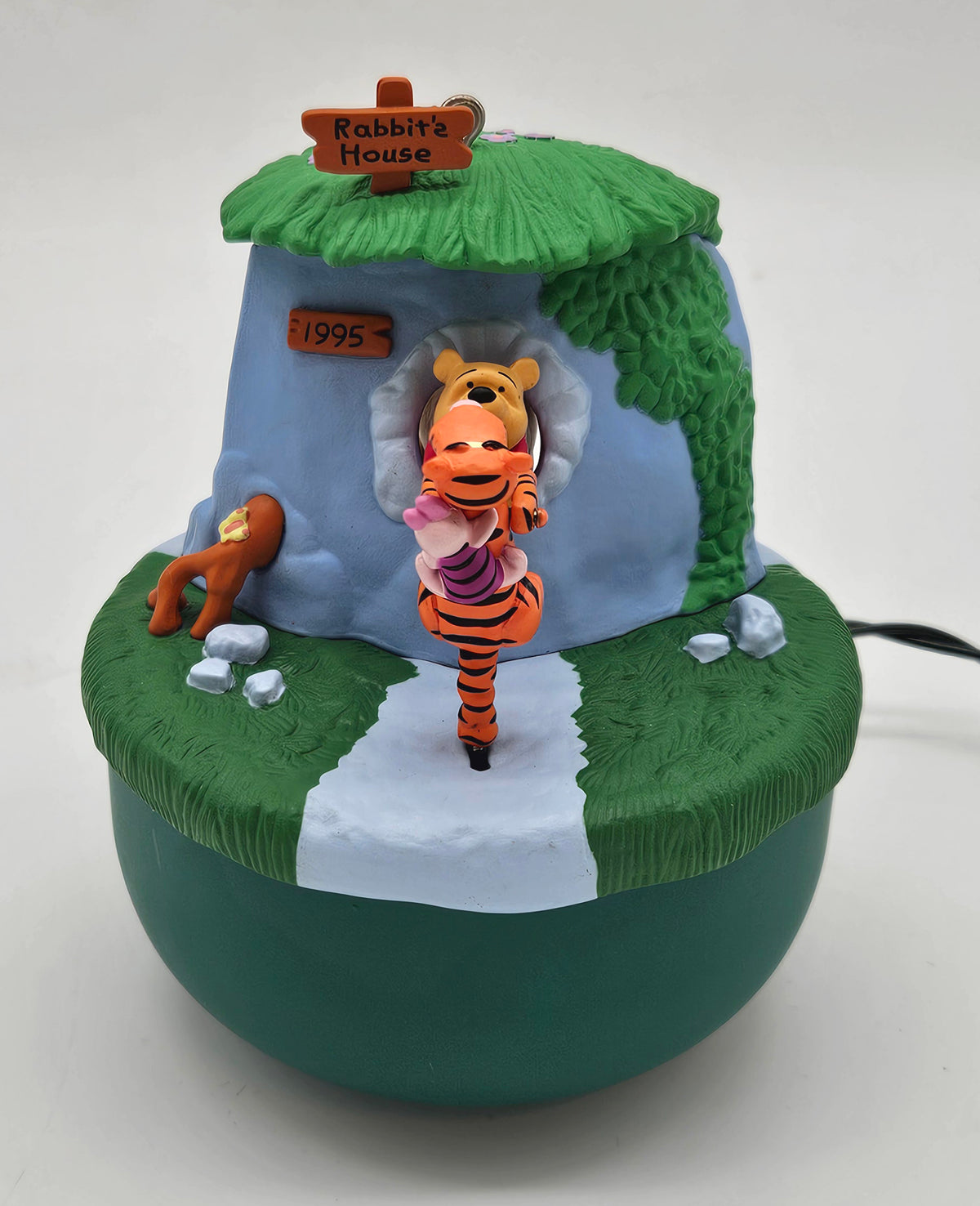 Hallmark Keepsake – “Winnie the Pooh Too Much Hunny” — ornament view