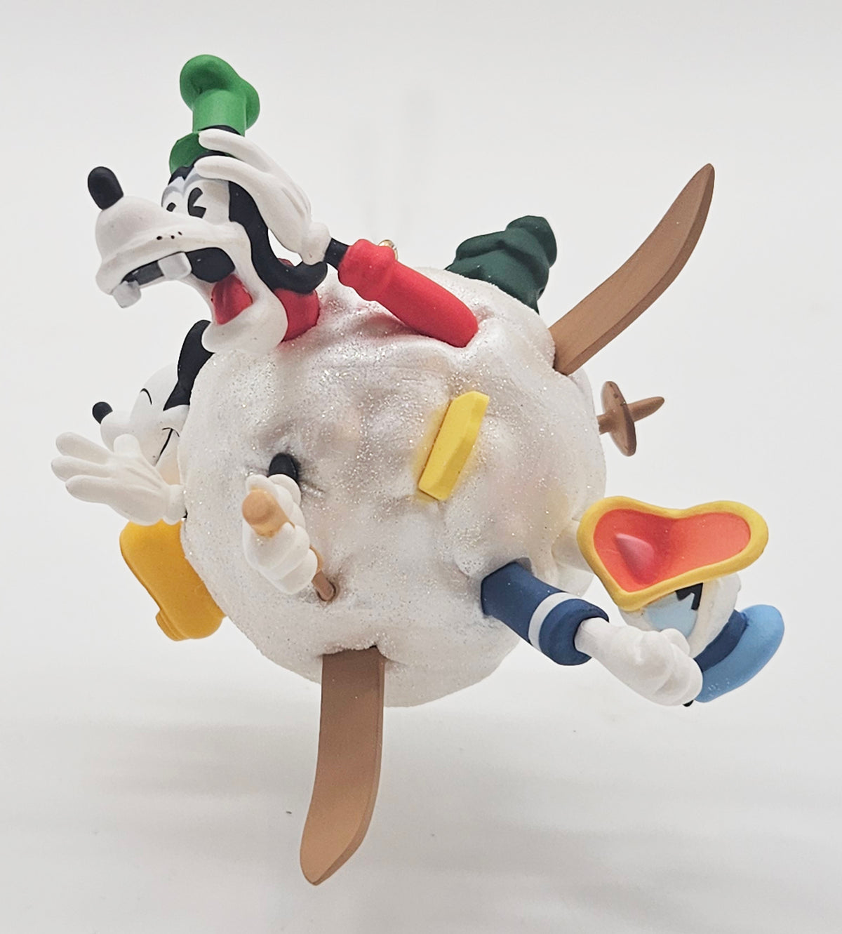 Hallmark Keepsake – “Goofy's Ski Adventure” — ornament view