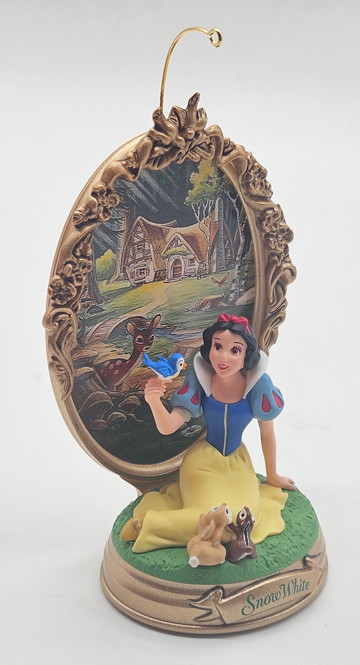 Hallmark Keepsake – “Disney Enchanted Memories Snow White” — ornament view