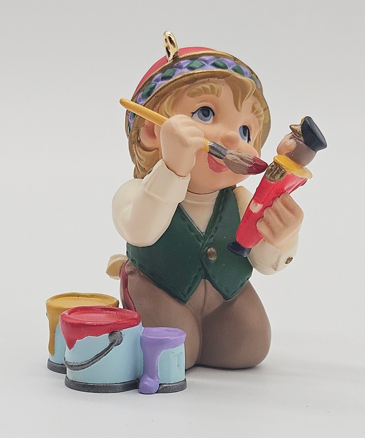 Hallmark Keepsake – “Club Arctic Artist” — ornament view
