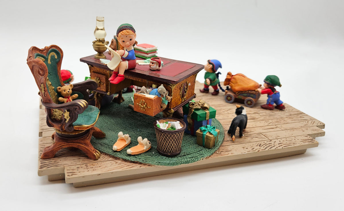 Hallmark Keepsake – “Club Santa's Desk” — ornament view
