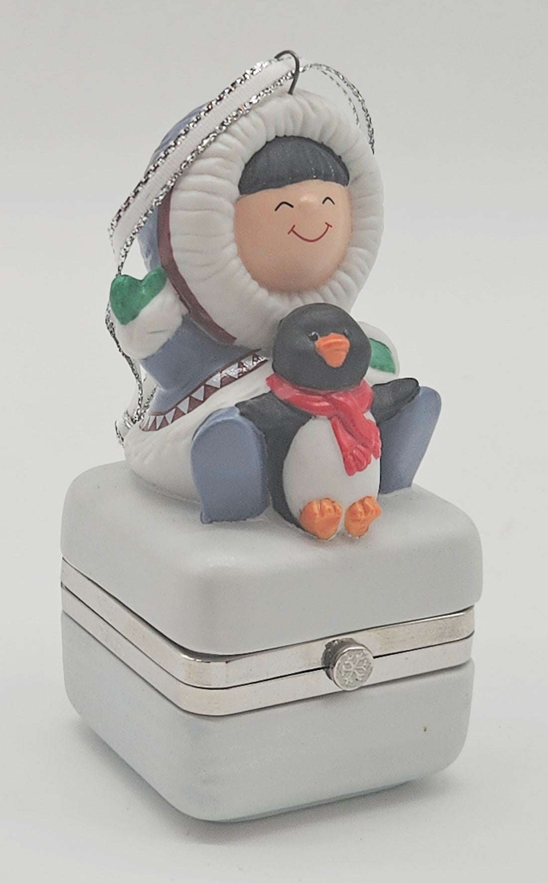 Hallmark Keepsake – “Club Frosty Friends” — ornament view