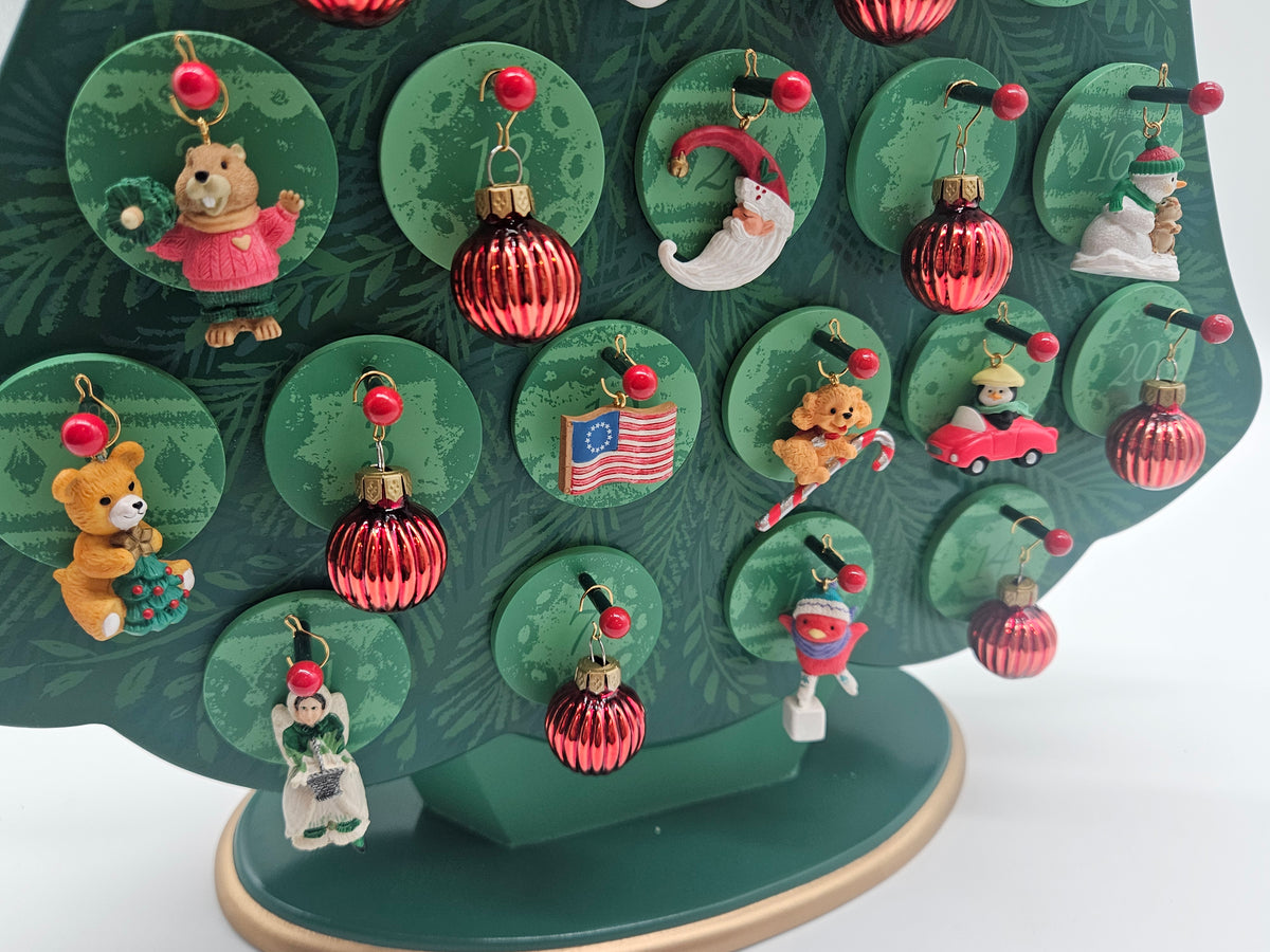 Hallmark Keepsake – “Club Christmas at Last Countdown Calendar” — ornament view