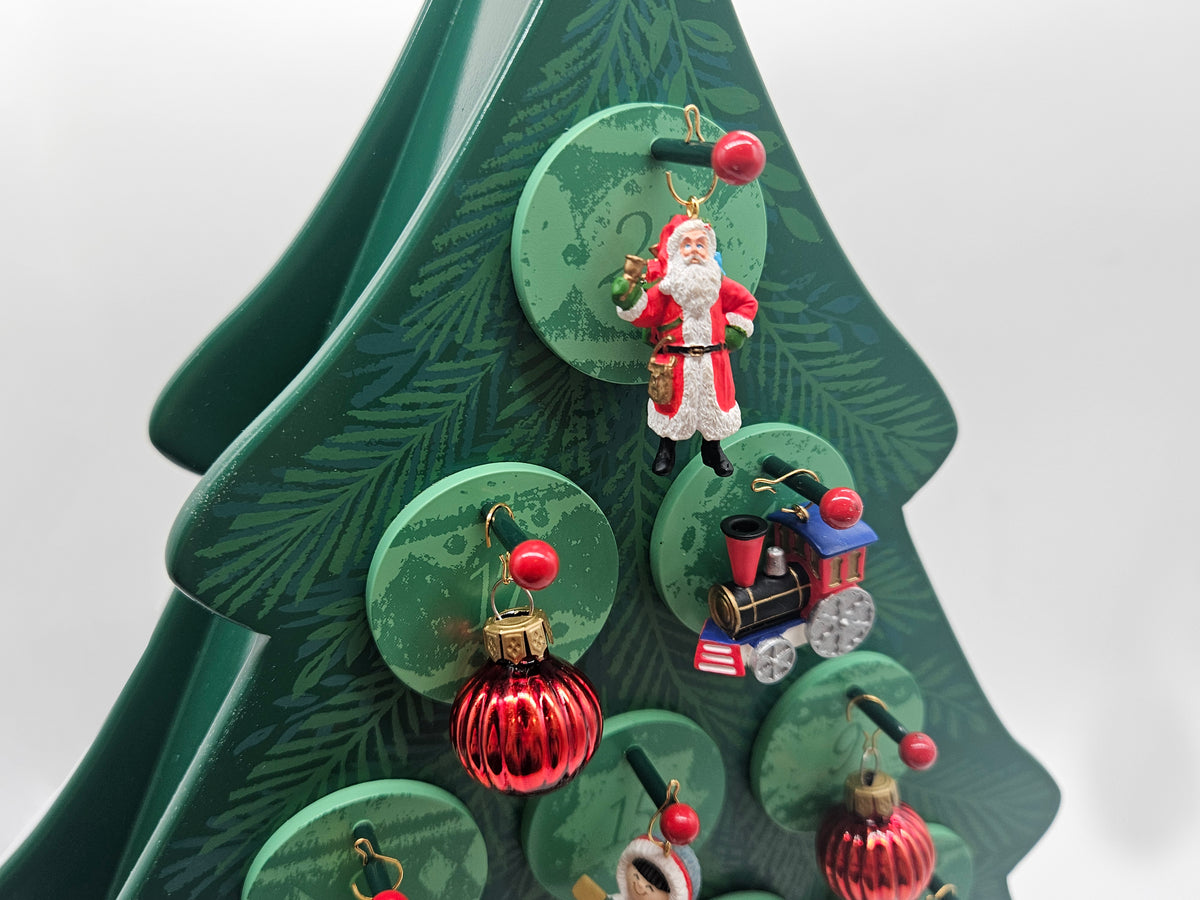Hallmark Keepsake – “Club Christmas at Last Countdown Calendar” — ornament view