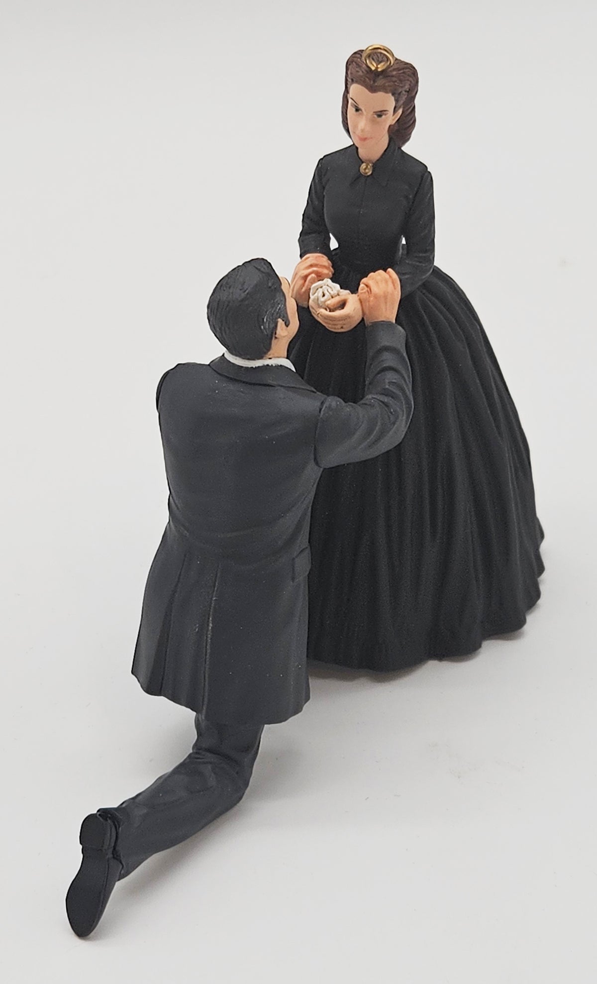 Hallmark Keepsake – “Scarlett O'Hara and Rhett Butler” — ornament view