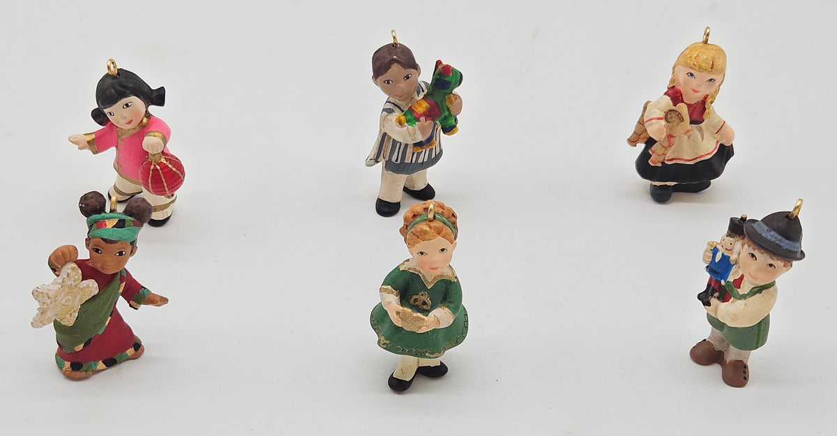 Hallmark Keepsake – “Joy to the World Children Miniature Collection” — ornament view