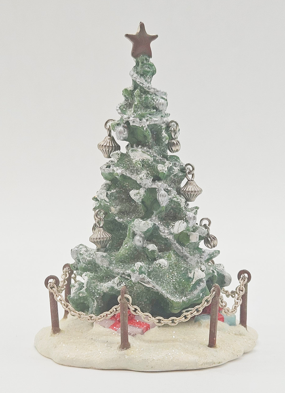 Hallmark Keepsake – “Winter Park Decorated Tree” — ornament view