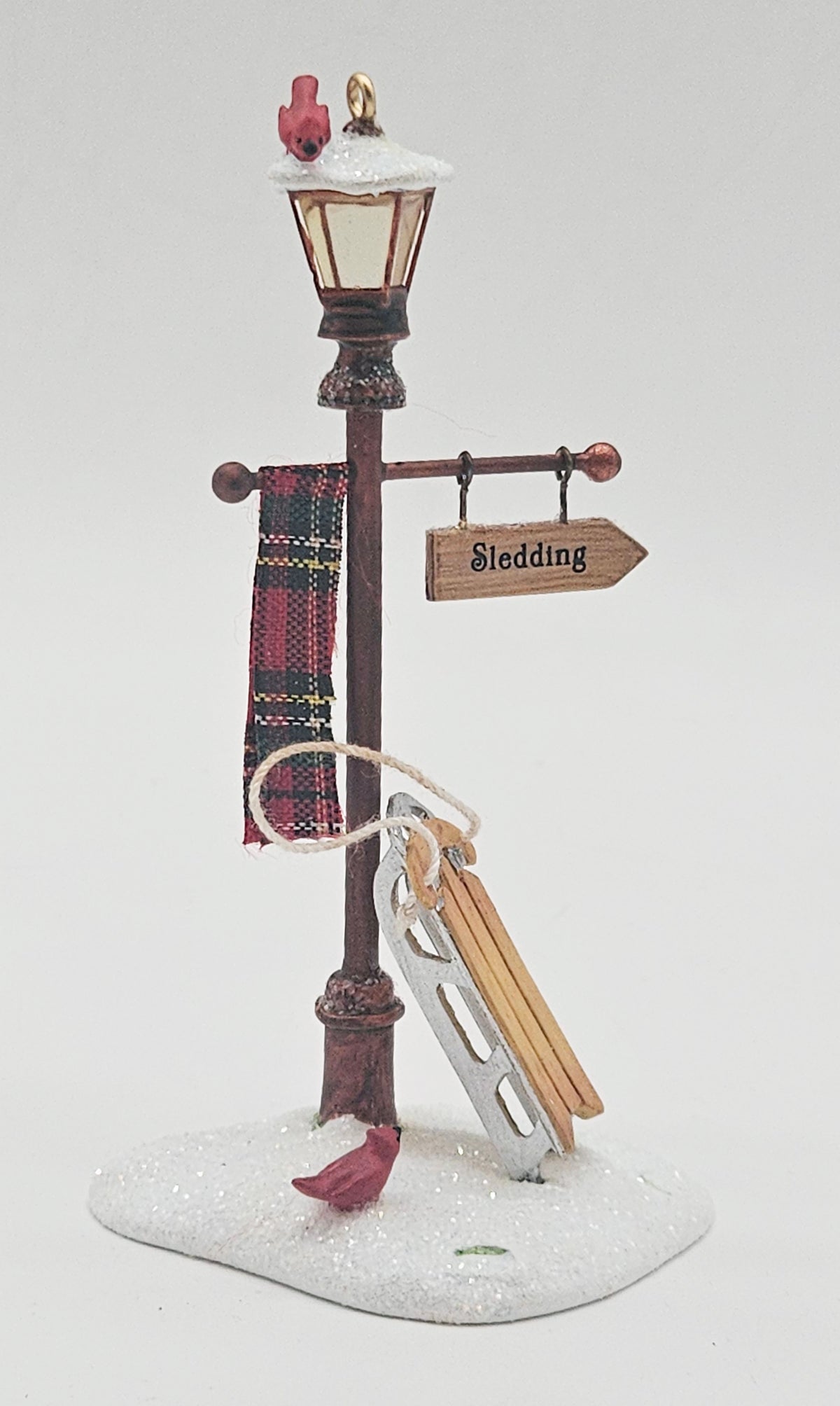 Hallmark Keepsake – “Winter Park Lamppost Sign” — ornament view