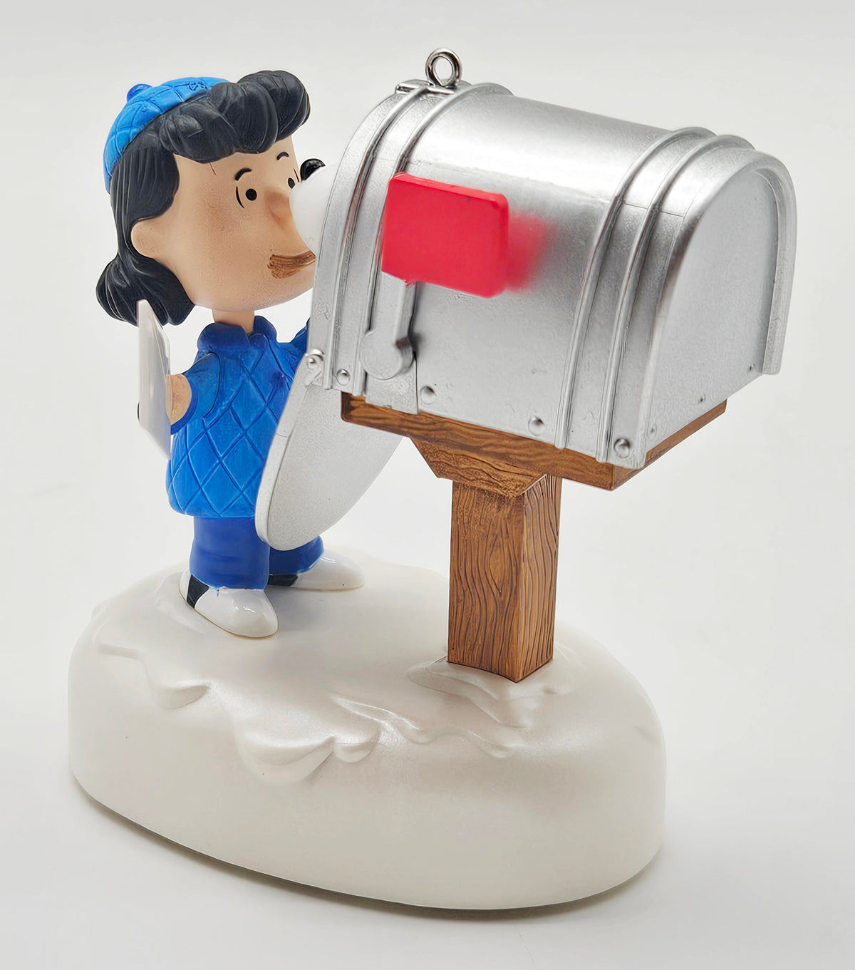 Hallmark Keepsake – “Peanuts Snoopy's Christmas Greeting” — ornament view