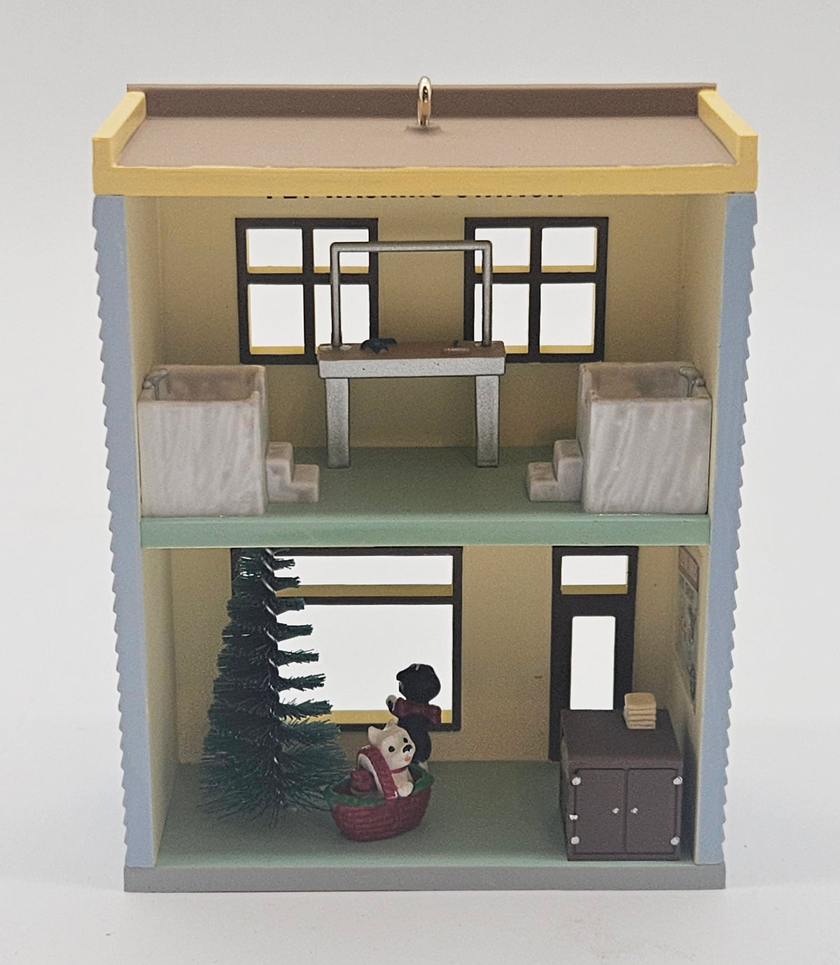 Hallmark Keepsake – “Korners Pet Shop” — ornament view
