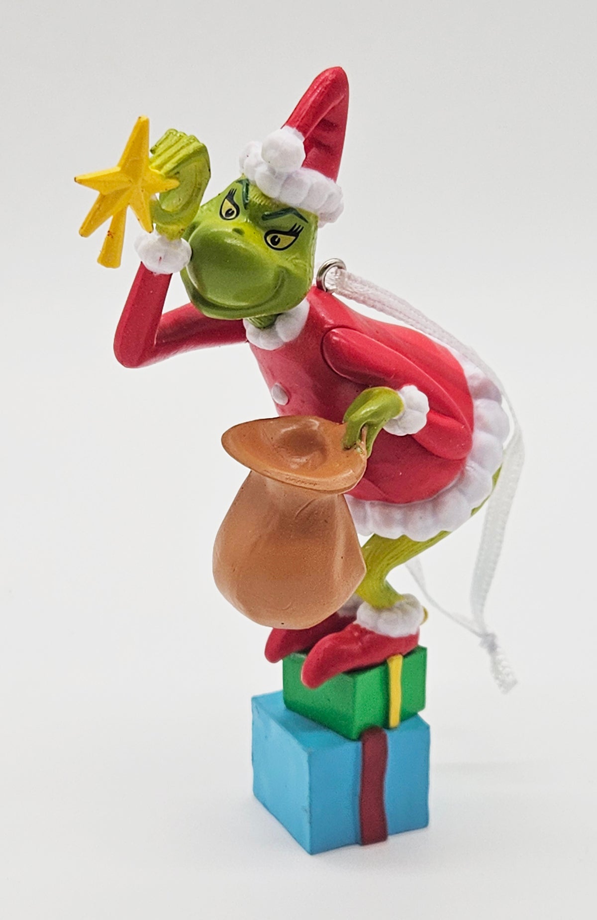Hallmark Keepsake – “Grinch and Cindy Lou Who” — ornament view