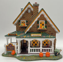 Load image into Gallery viewer, Dept 56- Snow Village "Harvest Farm Roadside Sales"