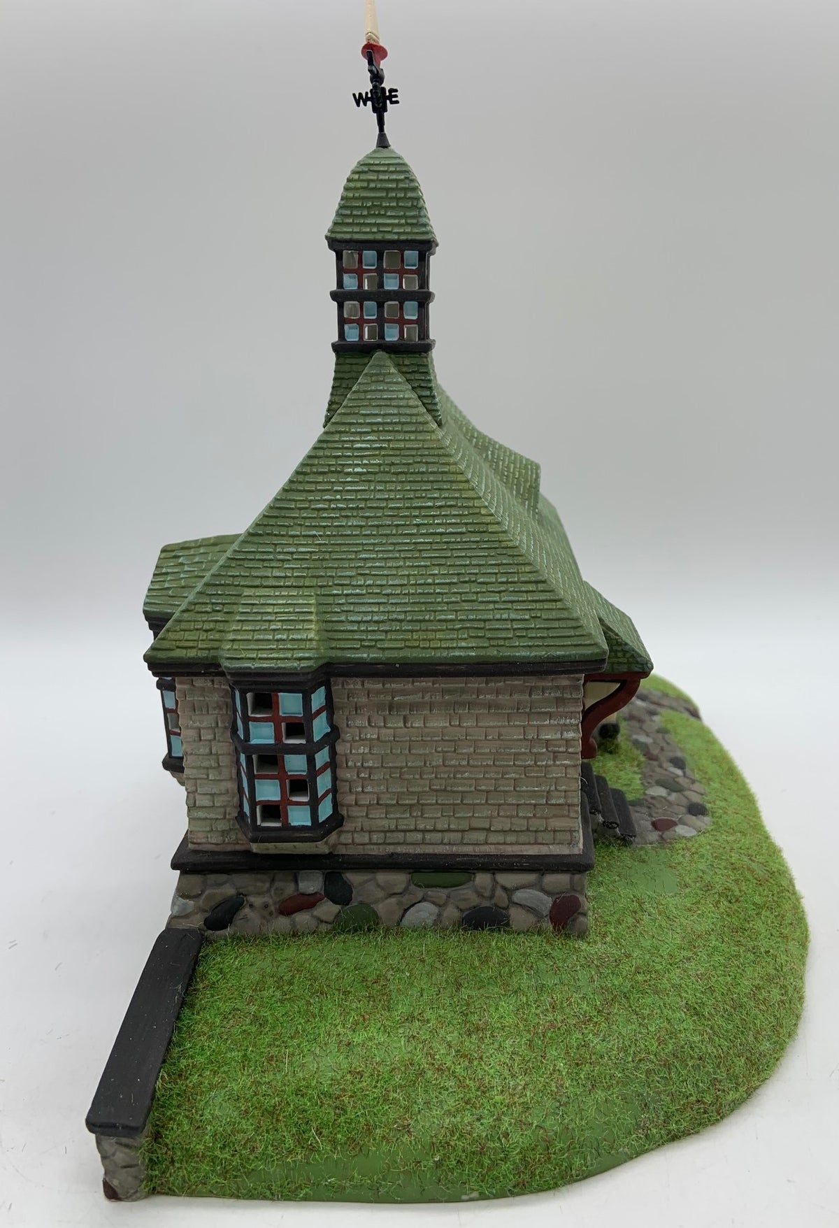Department 56- Seasons Bay Series "Stillwaters Boathouse"