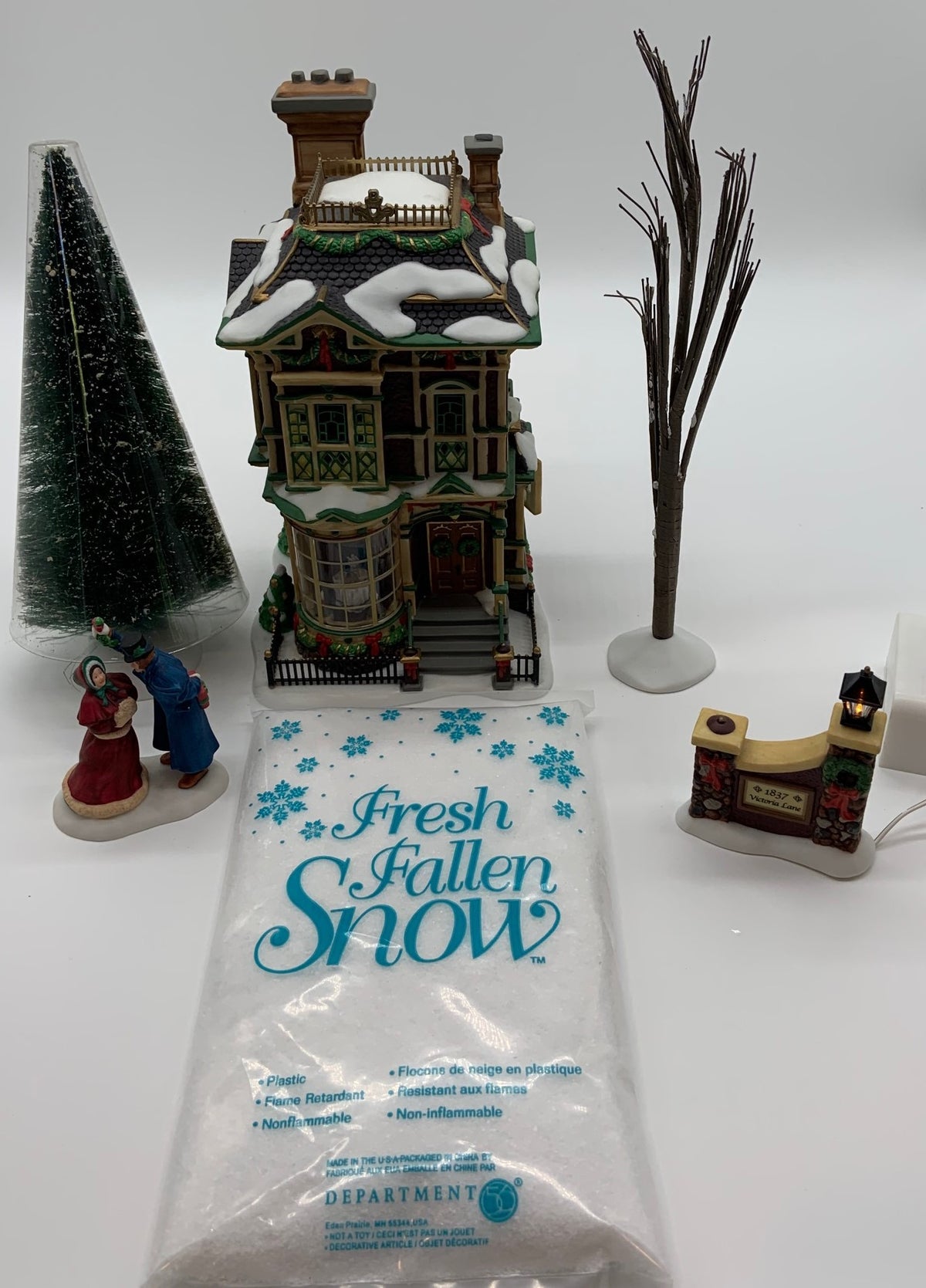 Dept 56- Dickens' Village "Victorian Family Christmas House"