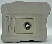 Load image into Gallery viewer, Retired Department 56- Snow Village "Seasons Greetings House"