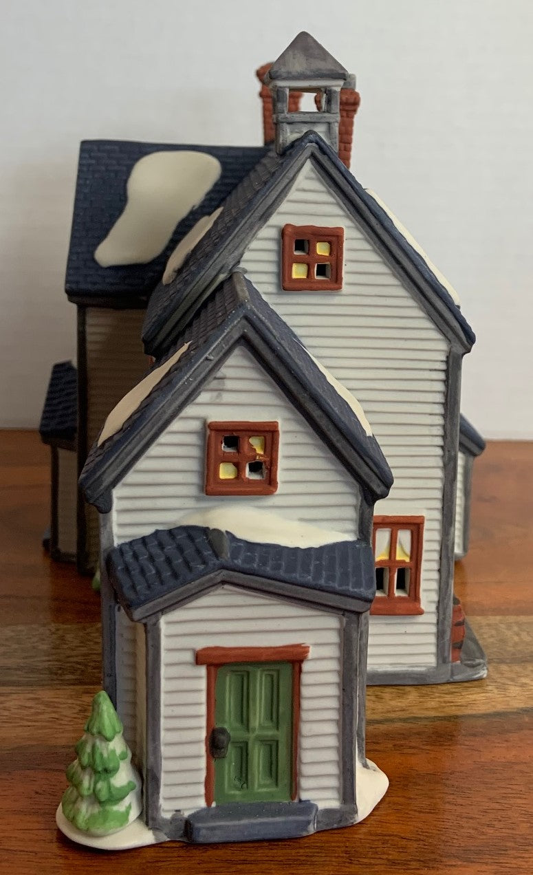 Department 56 New England Village Pennsylvania Dutch Farmhouse side
