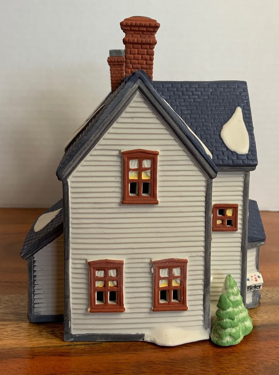 Dept 56 Pennsylvania Dutch Farmhouse side