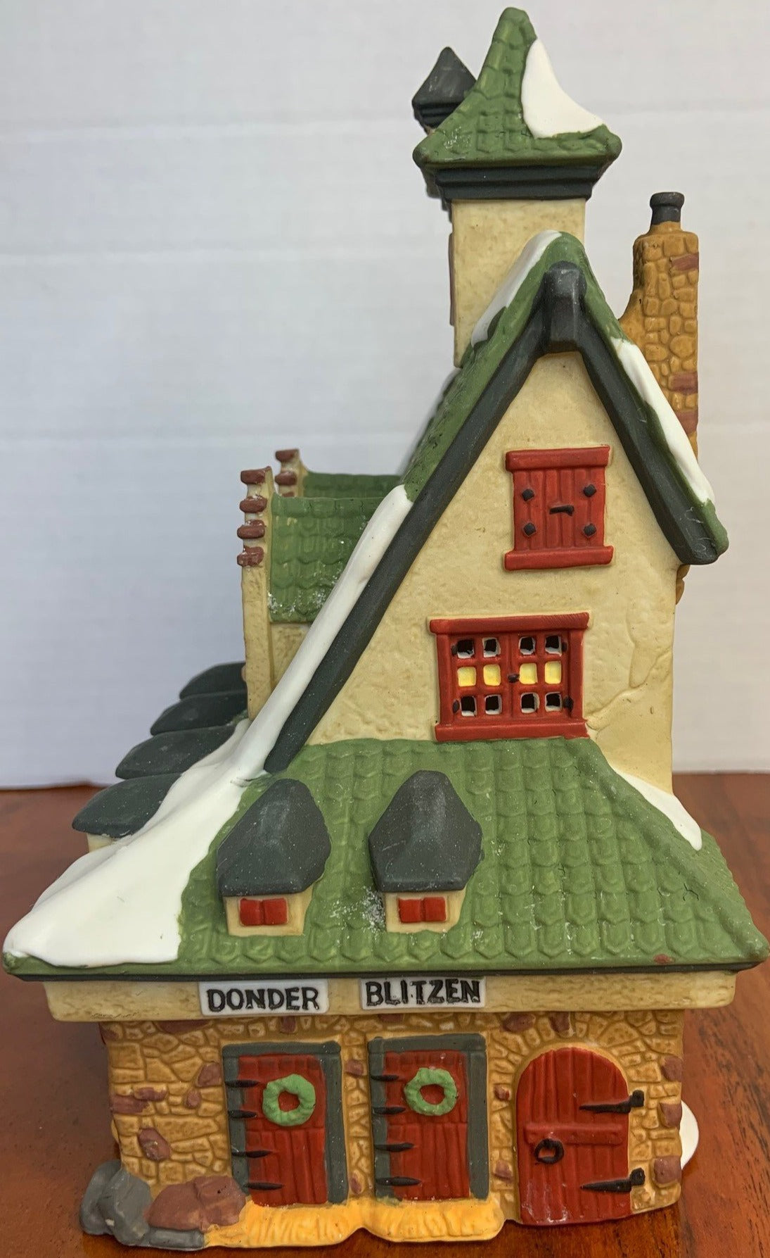 Dept 56 North Pole Village "North Pole Reindeer Barn"