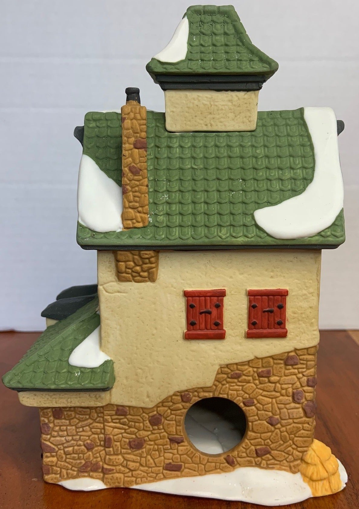 Dept 56 North Pole Village "North Pole Reindeer Barn" back