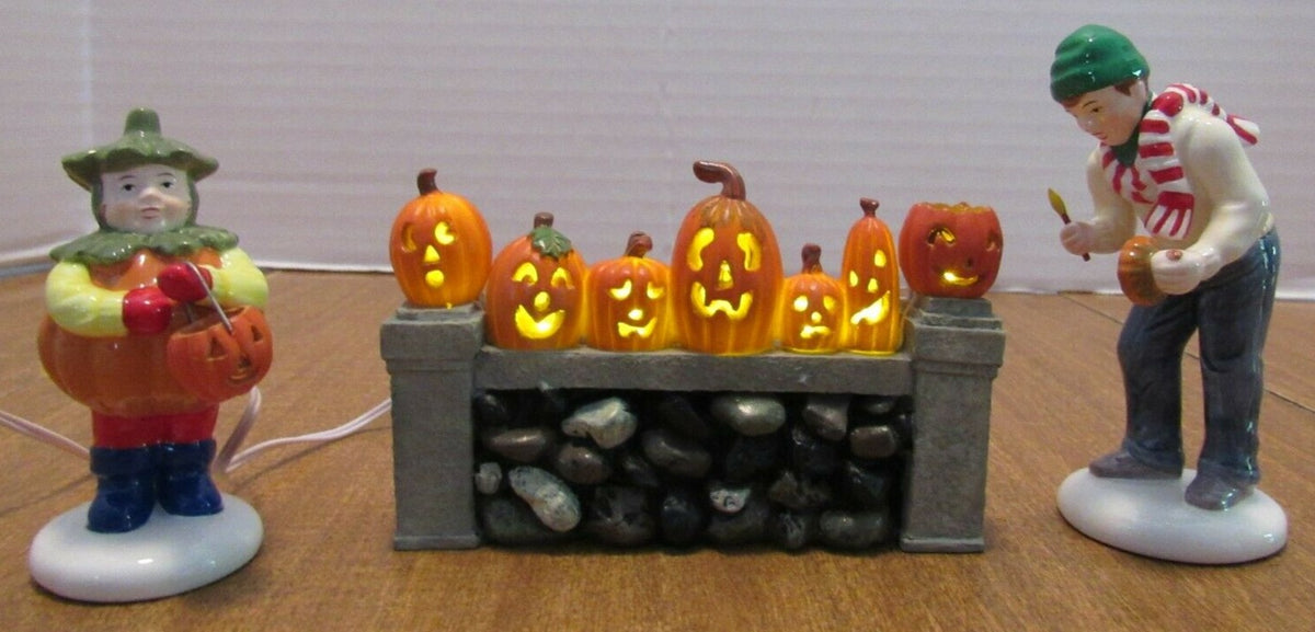 Department 56- Snow Village Halloween "Lighting the Jack-O'-Lanterns"