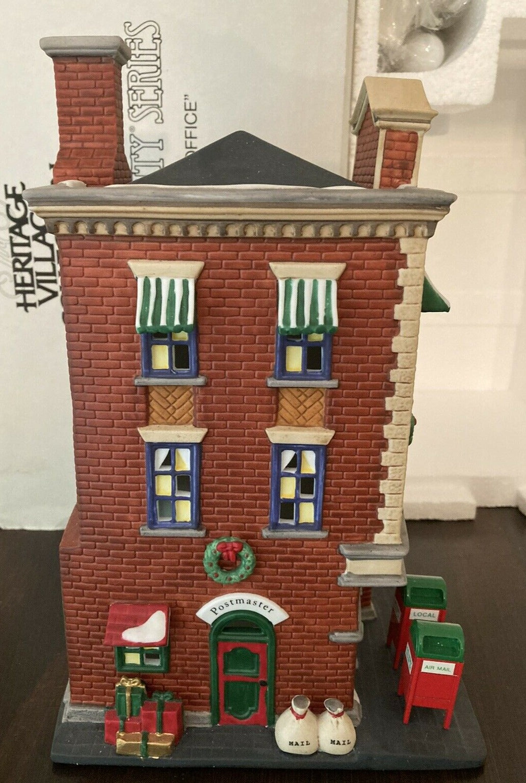 Department 56- Christmas in the City "Washington Street Post Office" side