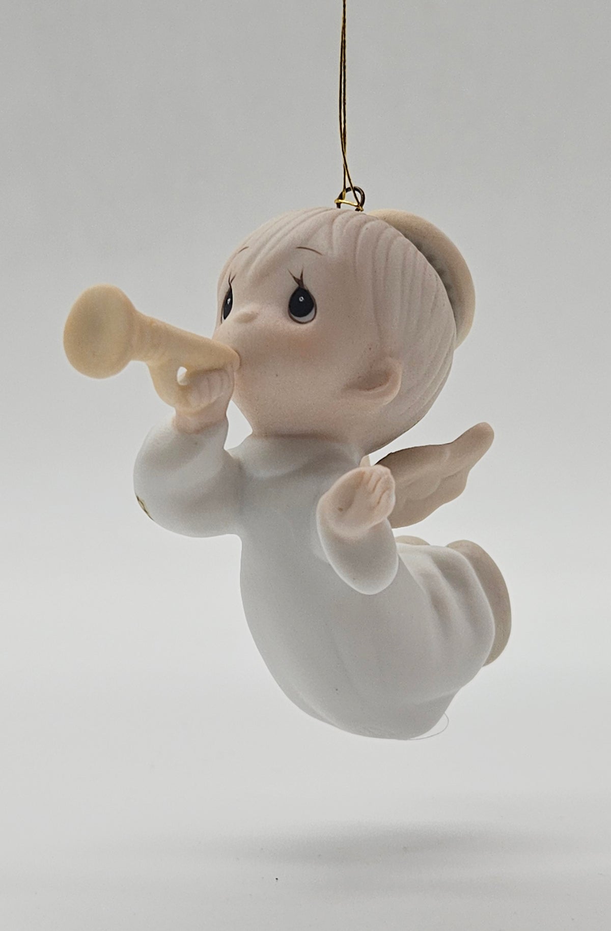 1982 Joy to the World (Angel with Trumpet) E-2343 — ornament close-up