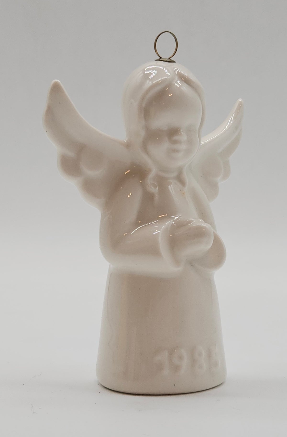 Goebel – “Annual Angel Eighth Edition White” — ornament view
