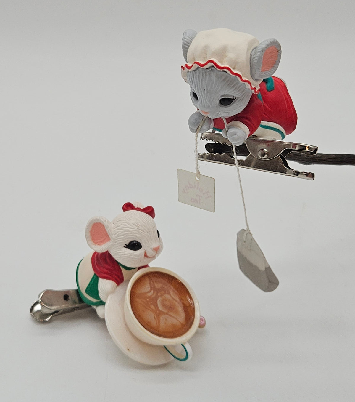 Hallmark Keepsake – “Holiday Teatime” — ornament view