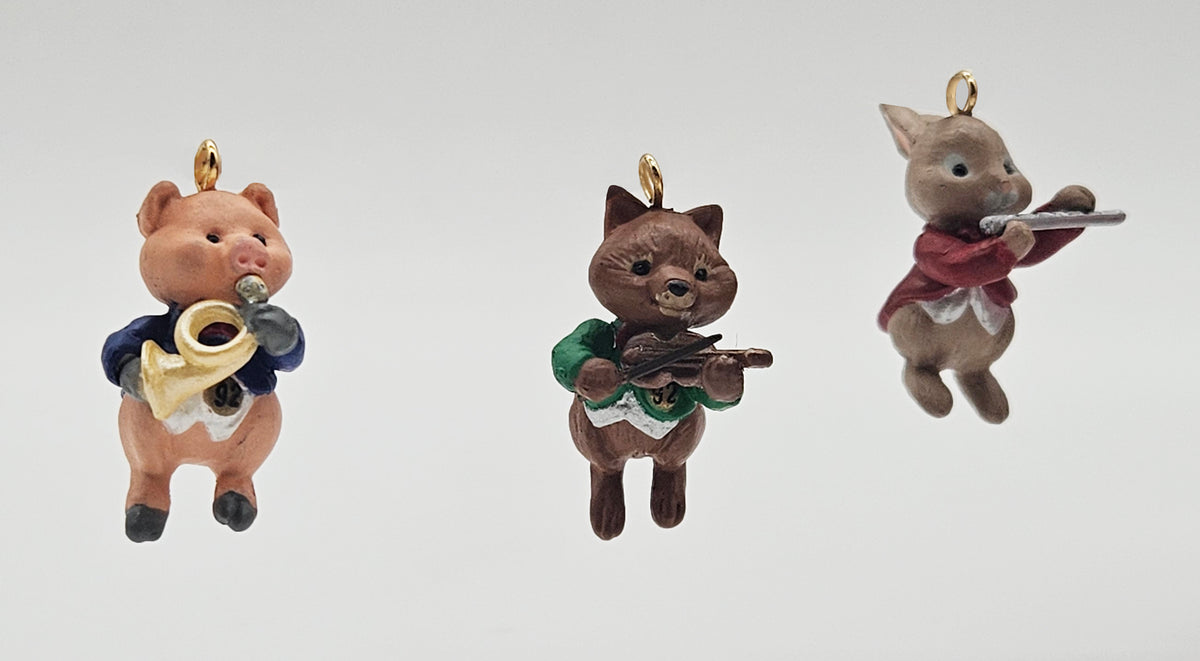 1992 Harmony Trio QXM5471 — miniature ornaments close-up