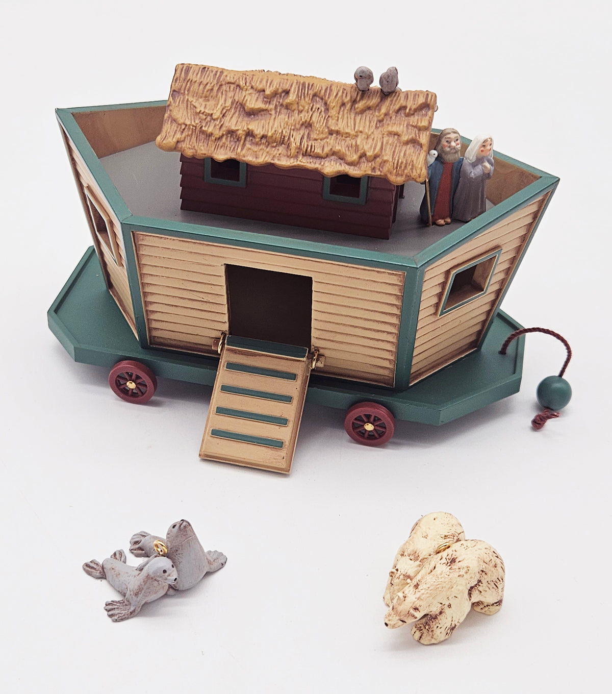 Hallmark Keepsake – “Miniature Noah's Ark” — ornament view