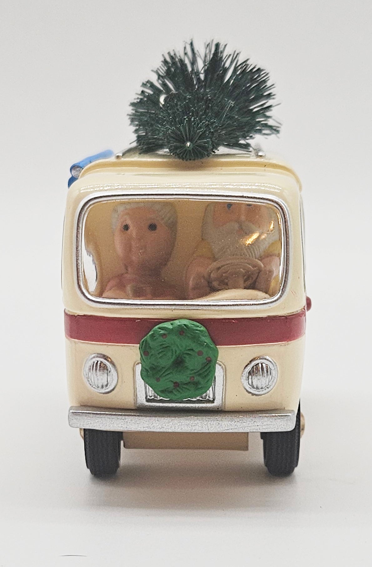 Hallmark Keepsake – “Merry RV” — ornament view