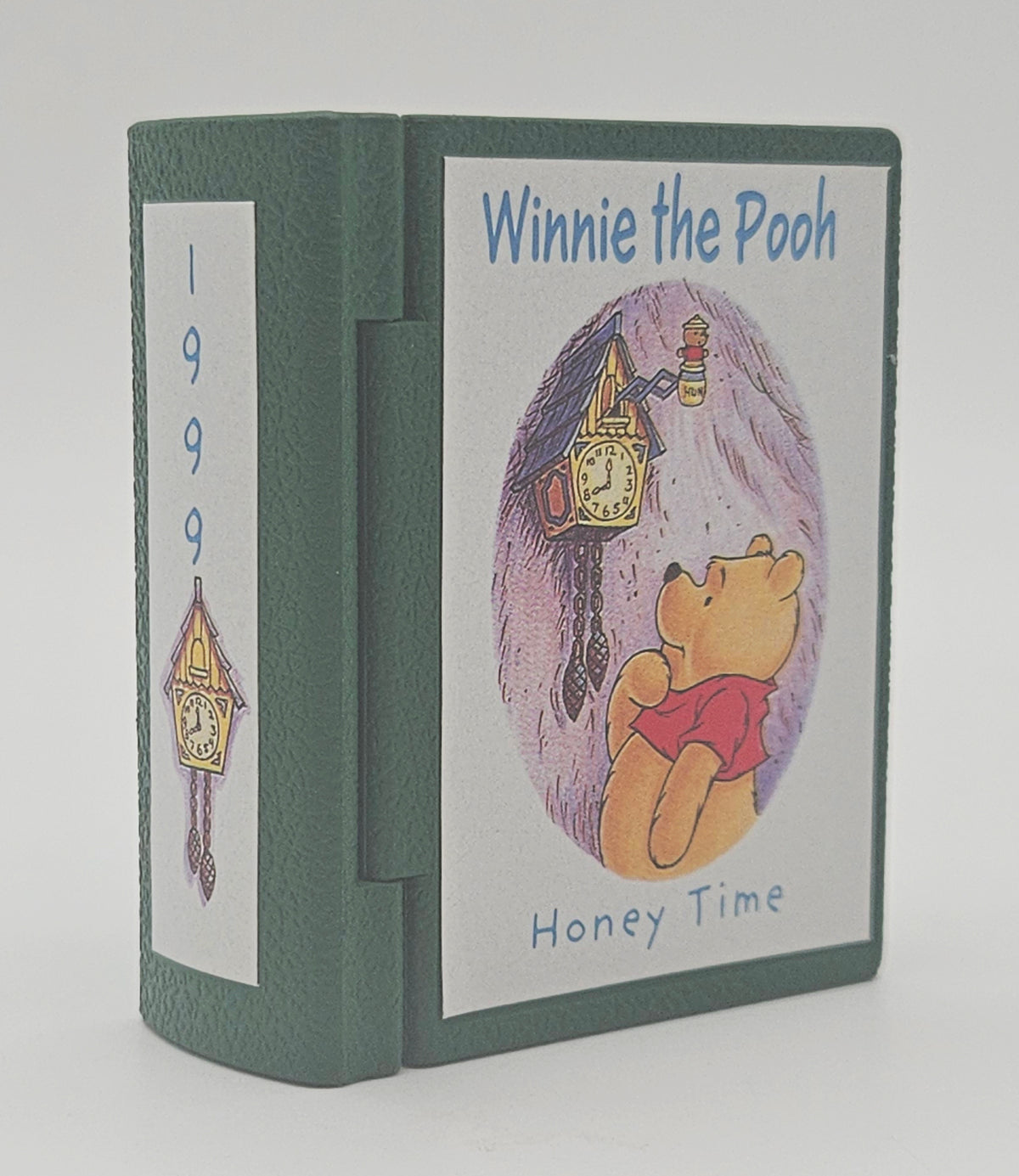 Hallmark Keepsake – “Winnie the Pooh Honey Time” — ornament view