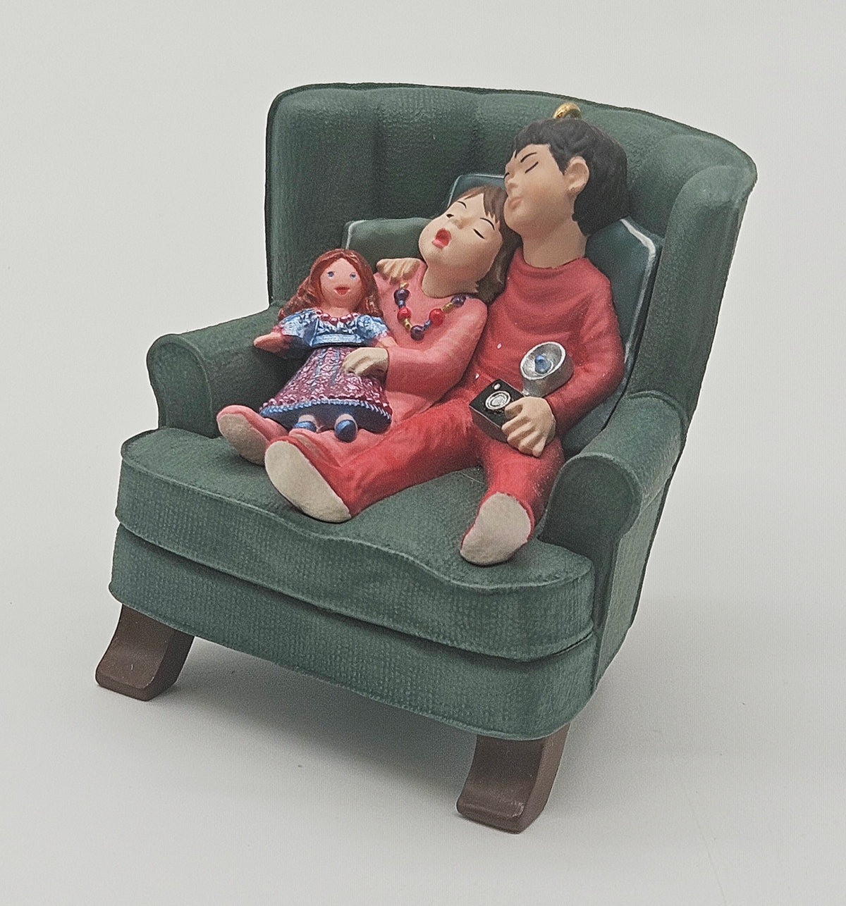 2002 Hallmark Keepsake Santa’s Big Night – and children
