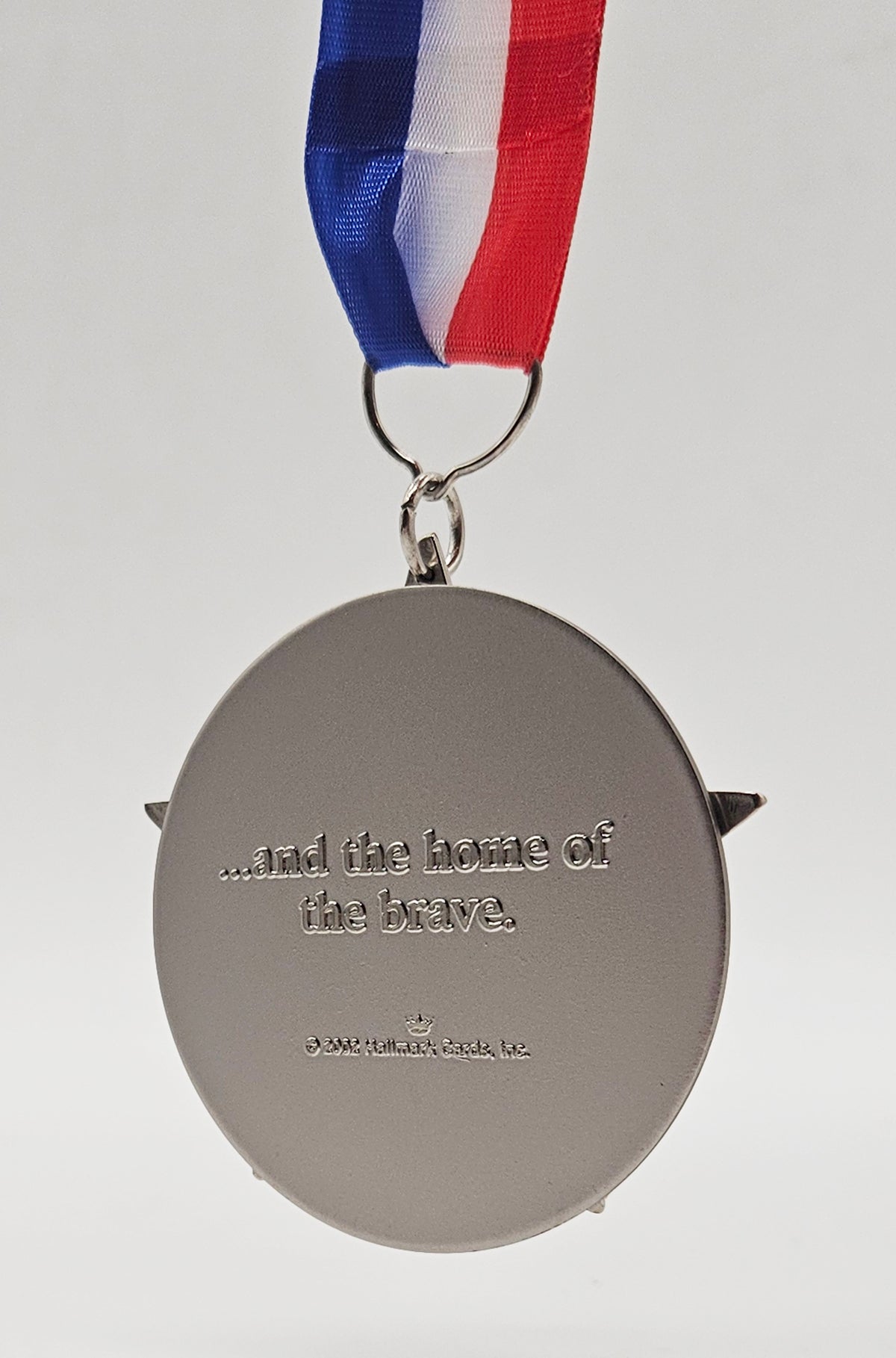 Hallmark Keepsake – “Medal for America” — ornament view