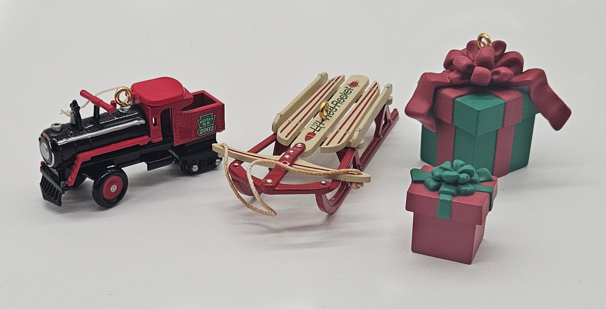 Hallmark Keepsake – “Santa's Big Night Christmas Morning Treasures” — ornament view