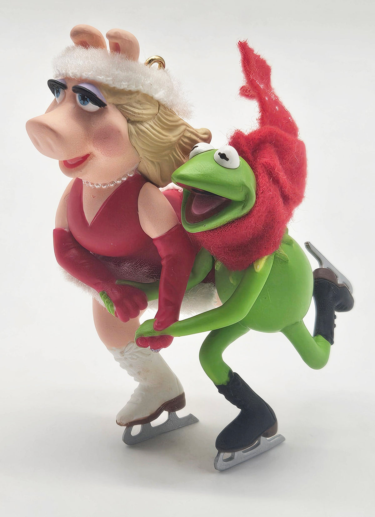 Hallmark Keepsake – “Muppets on Frozen Pond” — ornament view