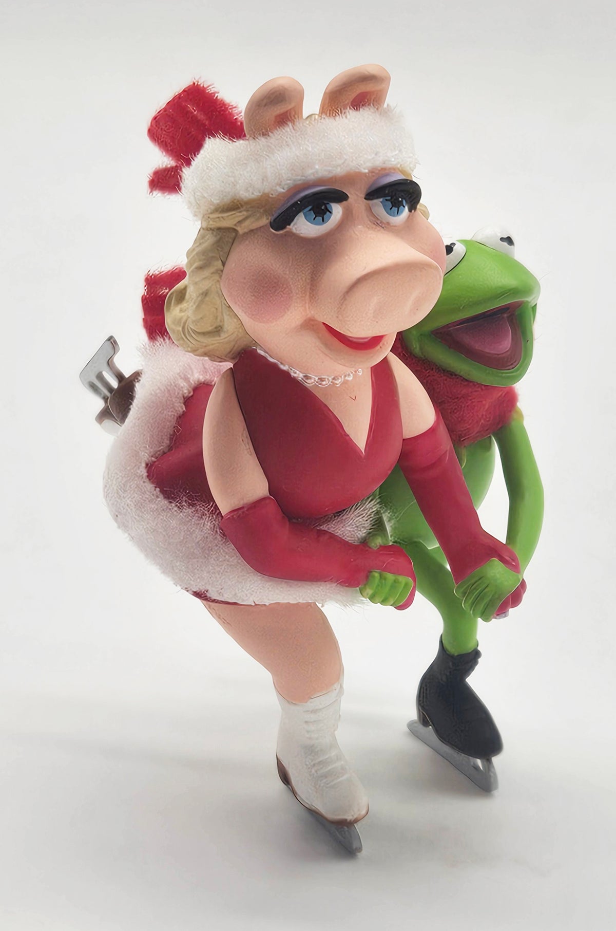 Hallmark Keepsake – “Muppets on Frozen Pond” — ornament view
