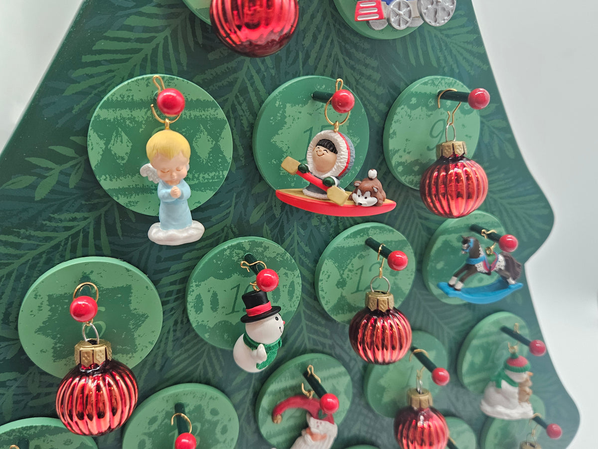 Hallmark Keepsake – “Club Christmas at Last Countdown Calendar” — ornament view