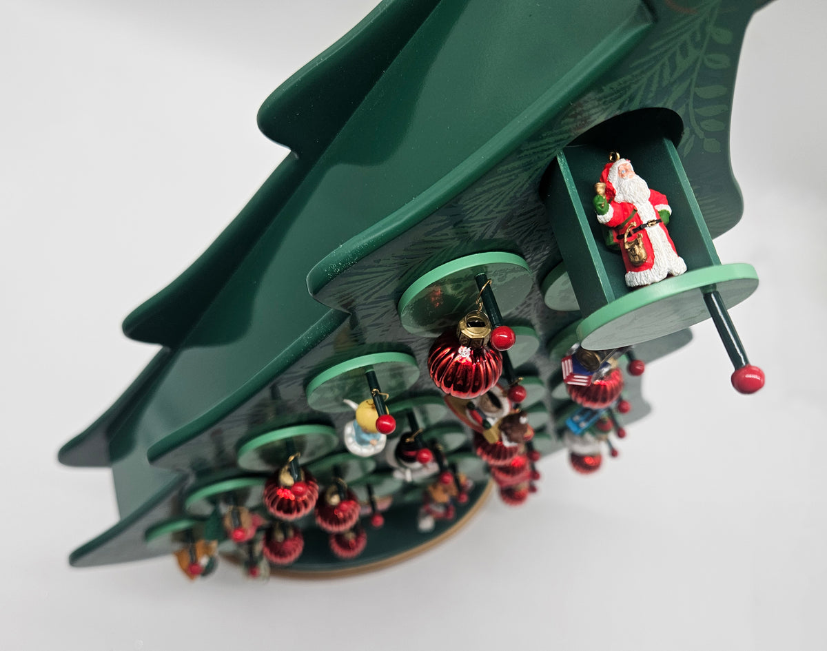 Hallmark Keepsake – “Club Christmas at Last Countdown Calendar” — ornament view
