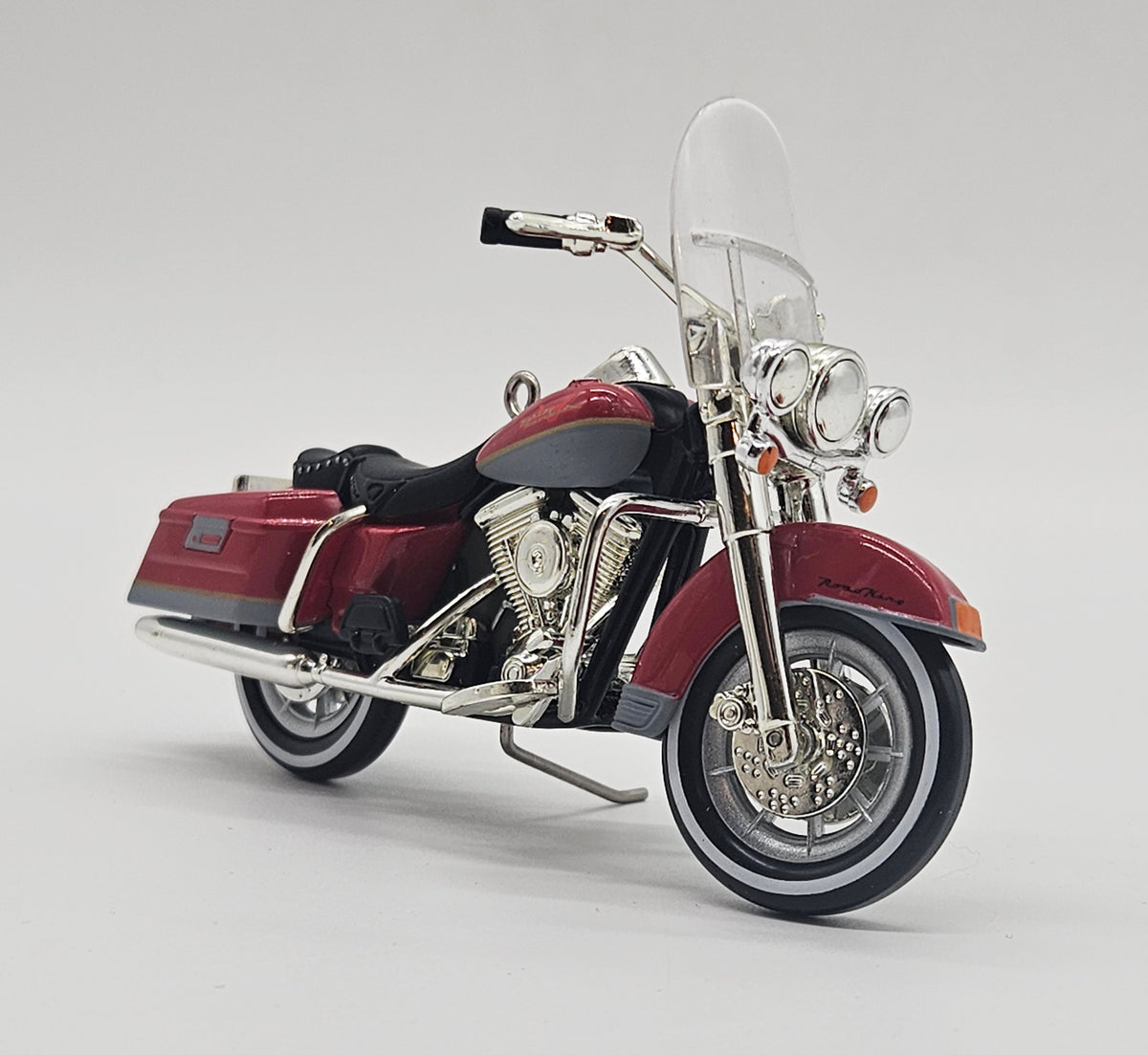 Hallmark Keepsake – “Harley Davidson Road King” — ornament view