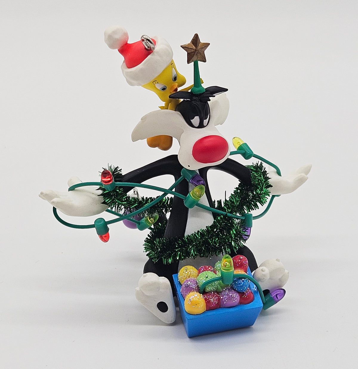 Hallmark Keepsake – “Sprucing Up Sylvester” — ornament view