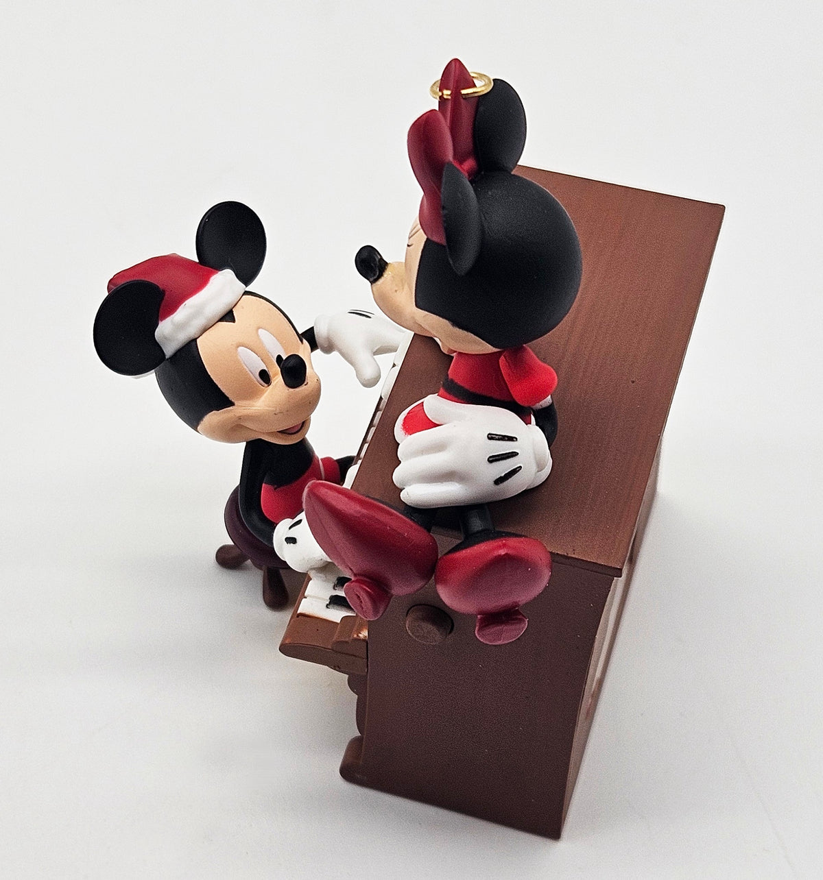 Hallmark Keepsake – “Disney A Merry Serenade Mickey & Minnie” — ornament view